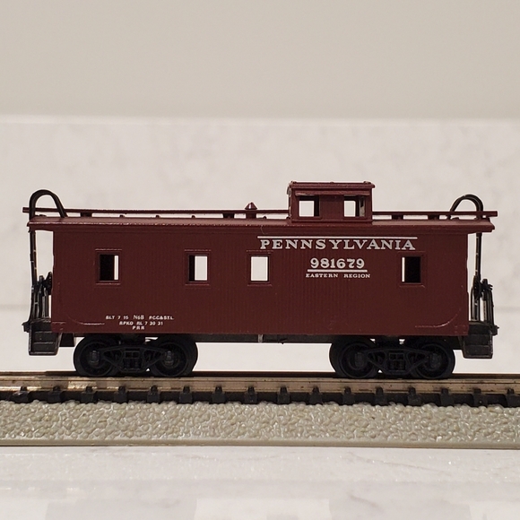 Kadee N Scale 50020 Pennsylvania Wood Sheathed Caboose 981679 - Picture 3 of 17